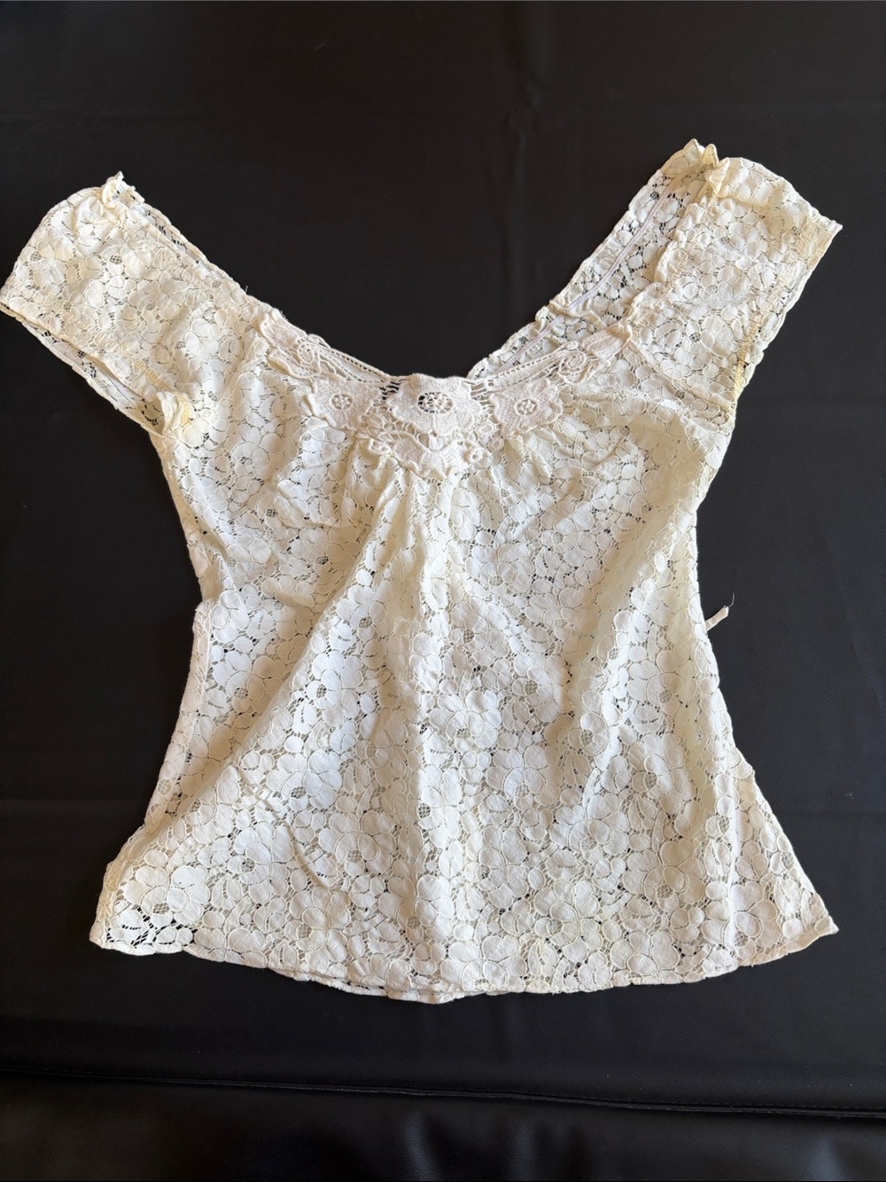 GUESS Jeans Ivory Floral Lace Cap Sleeve Peplum Top